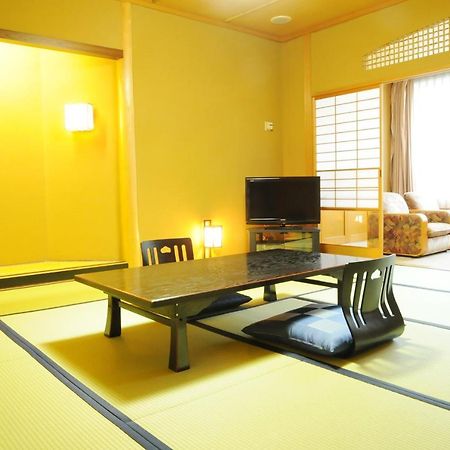 Отель Echigo Yuzawa Onsen Sakura Tei Экстерьер фото
